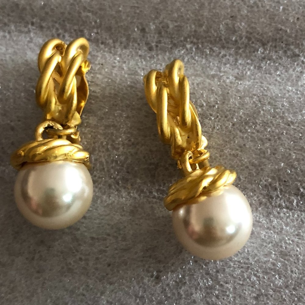 Vintage Signed Vanecci Large Pearl Drop Clip  Earrings